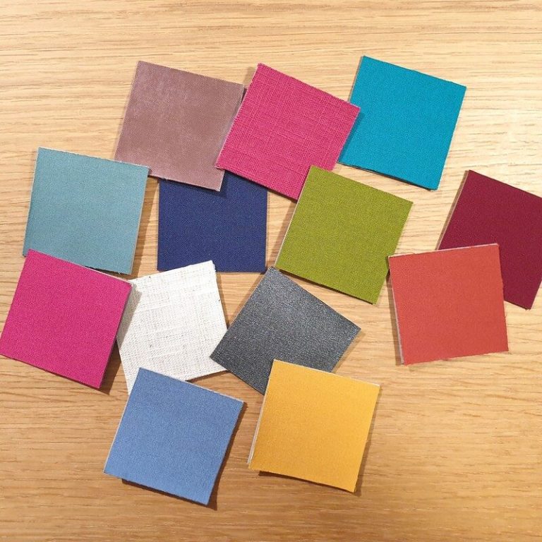 Auswahl von Papier, Leinen und Marmorpapier für handgemachte Bücher